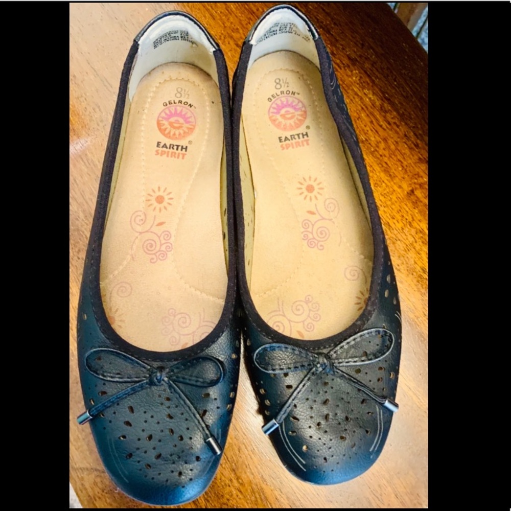Women’s flats, black, size 8 and a half